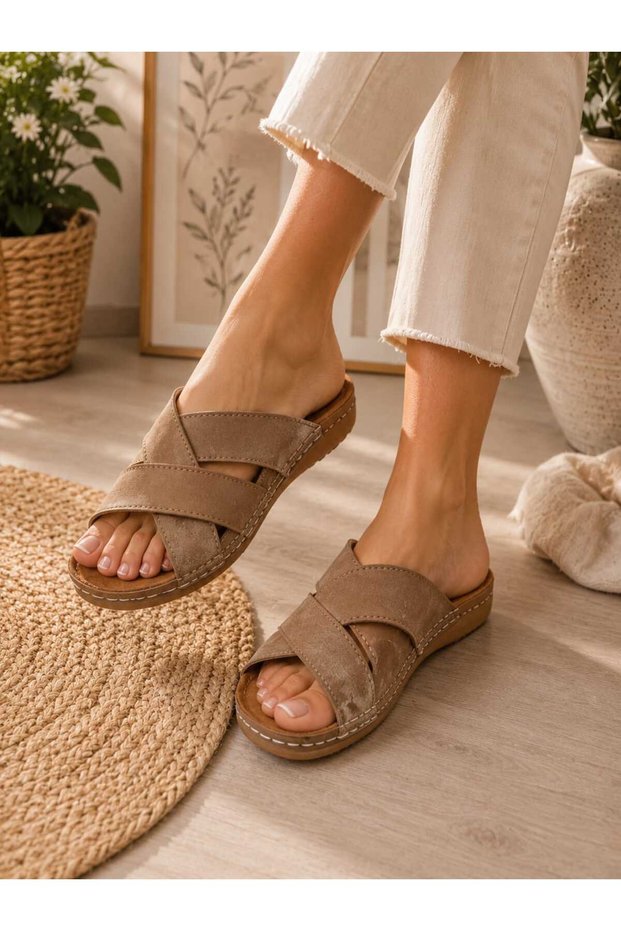 Anatomical Sole That Takes the Shape of the Foot, Comfortable Fit, Women's Home Guest and Street Slippers