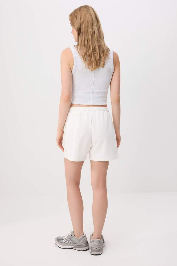 Ekru Wide Leg Beli Lastikli Dantel Detaylı Geniş Paça Örme Şort & Bermuda TWOSS26SR00275 - 4