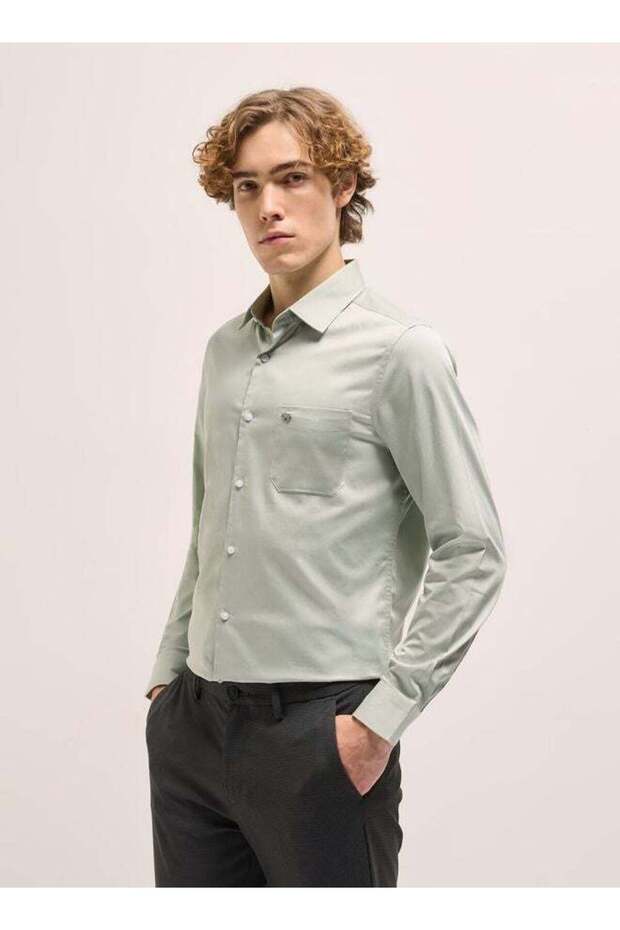 Men's Light Green Tailored Fit Solid Formal Shirt for Every Occasion