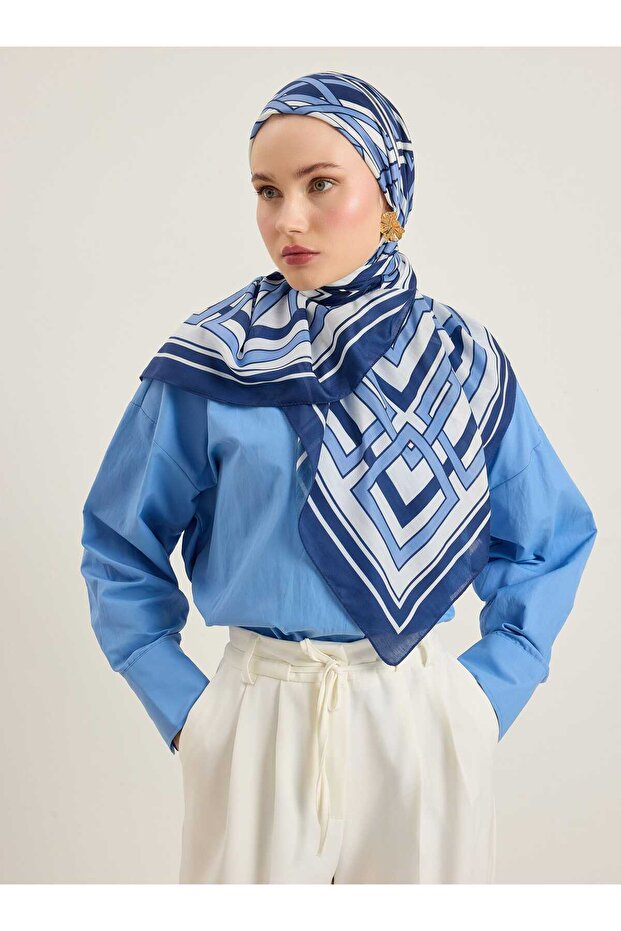وشاح ناعم منقوش بخطوط باللون الأزرق الداكن - - 1