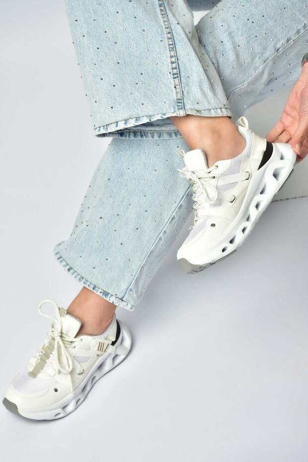 Y312611009 White Thick Soled Sports Shoes Sneakers