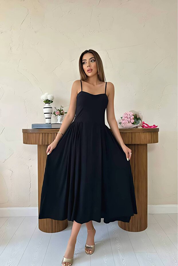 فستان أسود أنيق