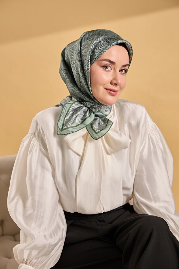 وشاح من الحرير المزخرف بنقشة التويل 11536