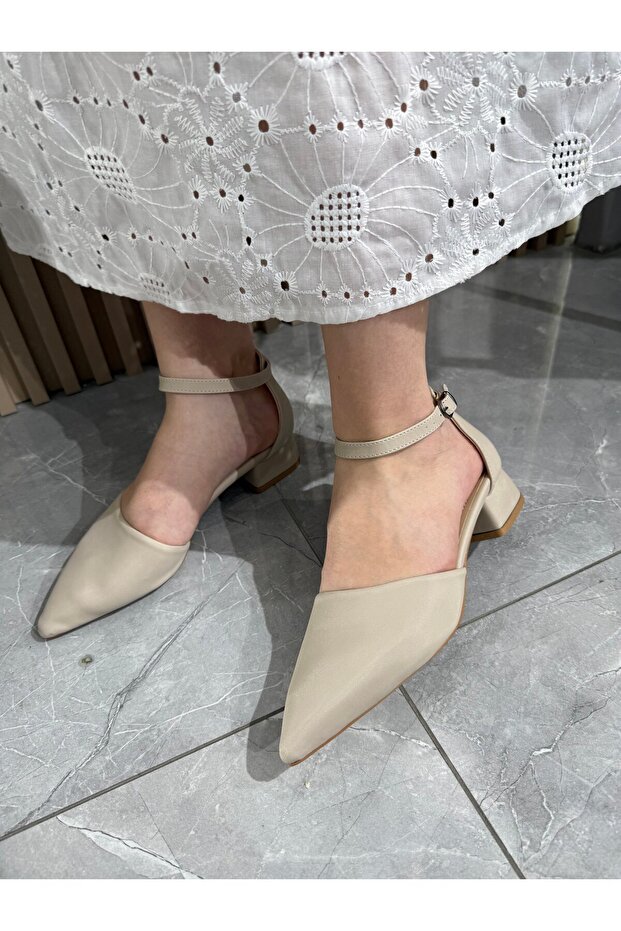 Women's shoes with low heels