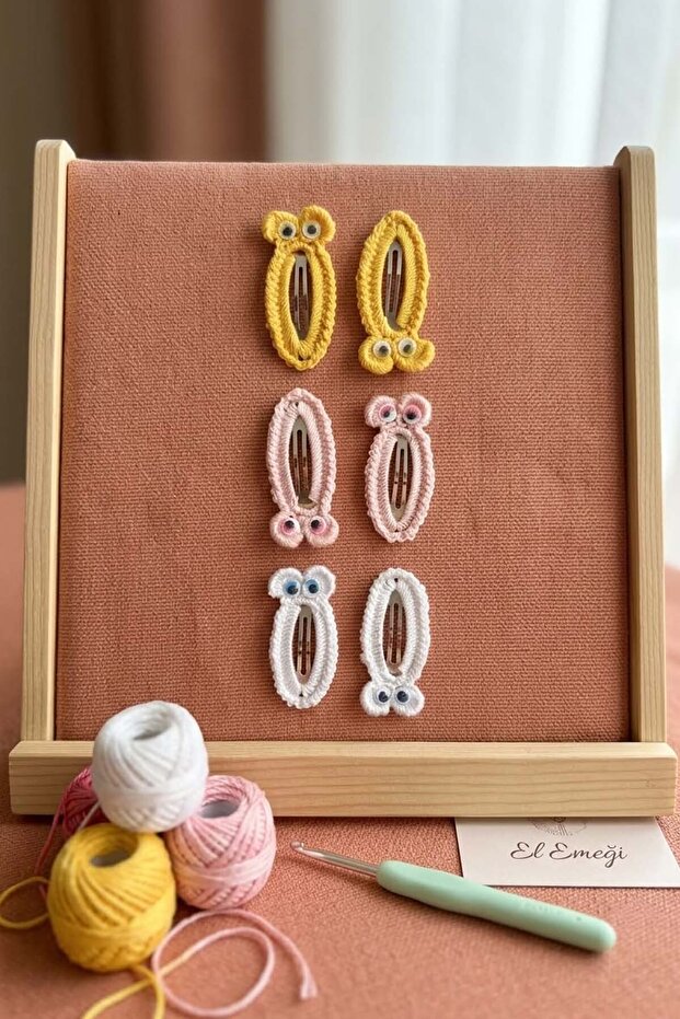 Hand-Knitted Eyelet Clip with Ring Hair Clip