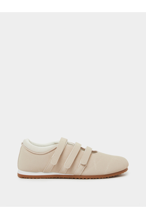 حذاء رياضي كلاسيكي بيج بحزام فيلكرو
