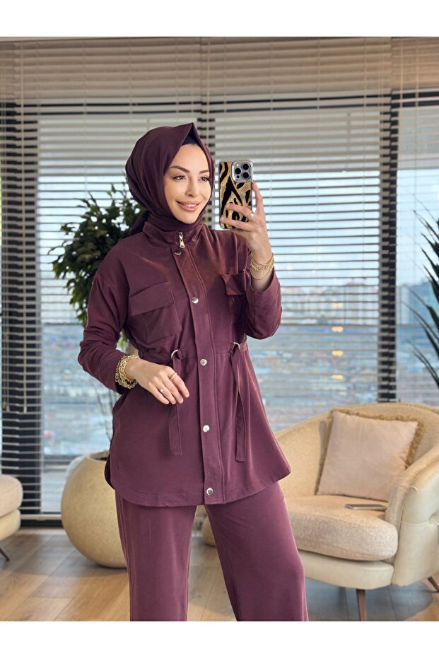 4455 بدلة أويشو ذات جيبين وحزام ذاتي اللون باللون العنابي