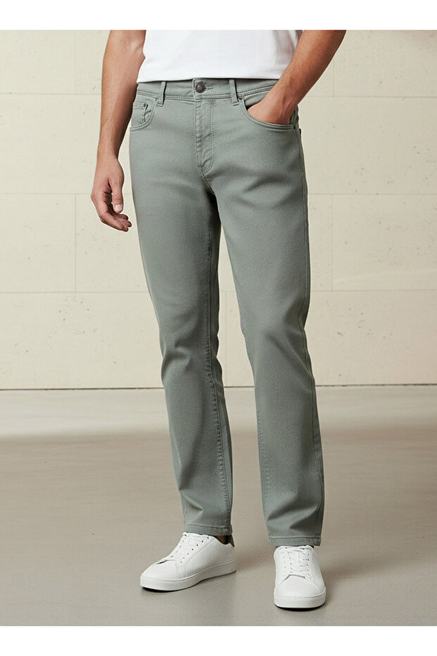 Men Slim Fit Mid-Rise Jeans