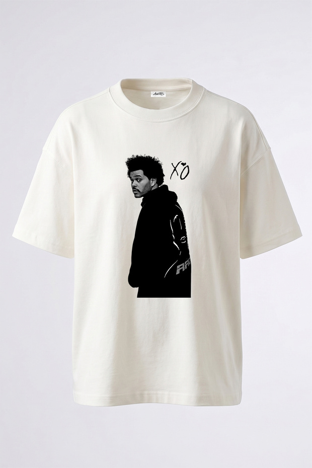 تي شيرت أبيض كبير الحجم مطبوع بتصميم The Weeknd_15