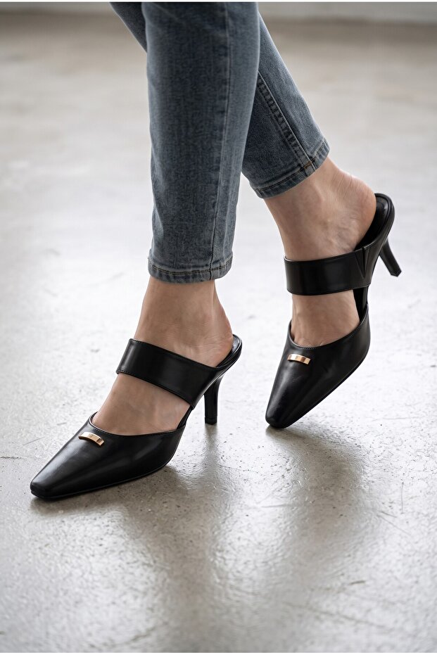 Luffy Flat-Toe Buckle Detailed Heeled Slippers