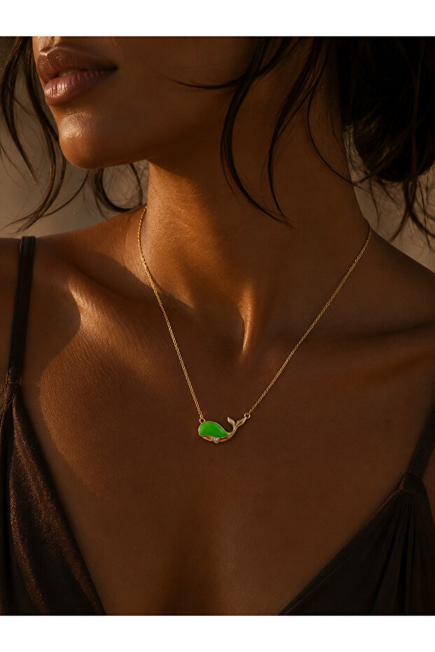 Gold Necklace with Green Whale Figure – Elegant and Adorable Design 🐋 ✨
