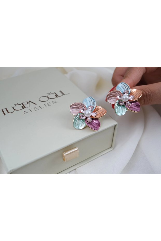 Kp680 Pastel Colored Flower Shape Earrings with Pearl Detail (Diameter 30 mm)