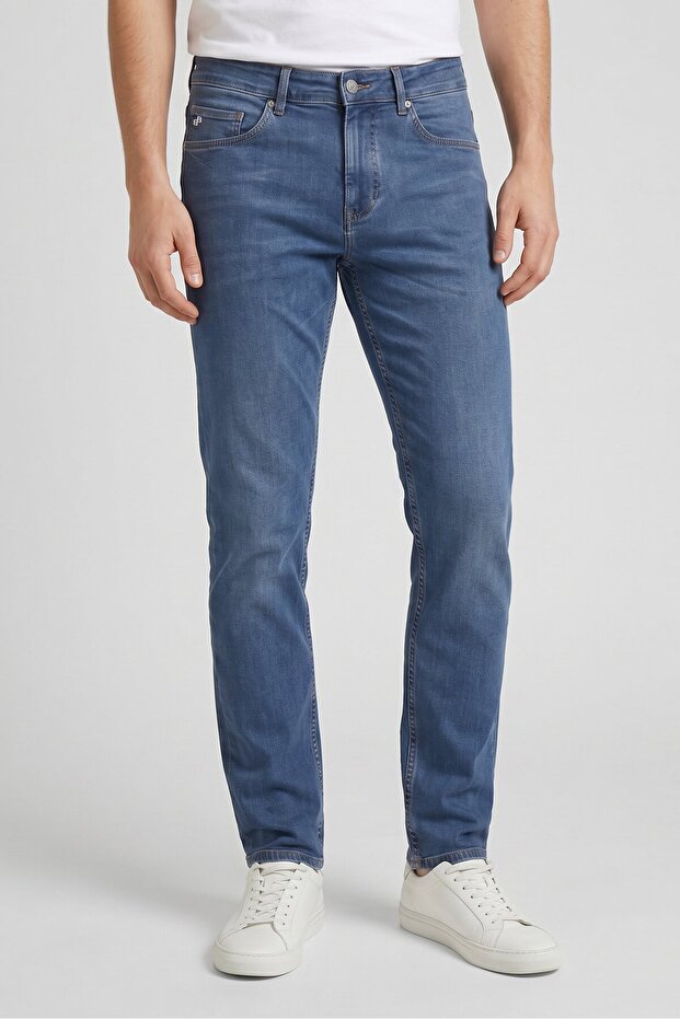Boss Men Tapered Fit Washed Stretchable Jeans, Blue