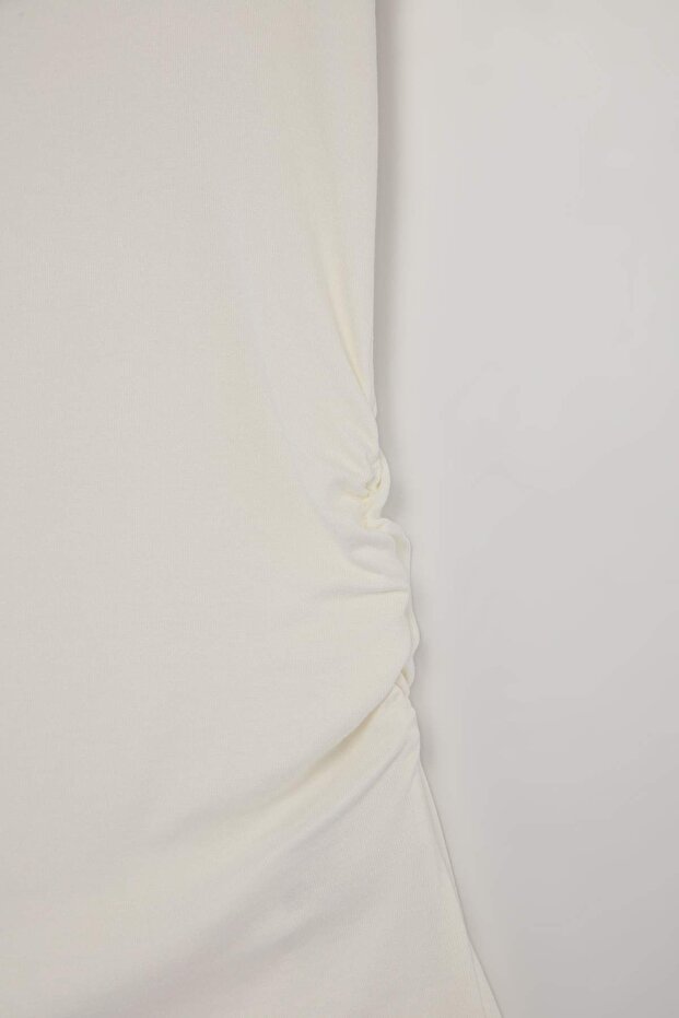 Ekru Fitted/Vücuda Oturan Kayık Yaka Kolsuz Yumuşak Örme Büyük Beden Bluz TBBSS26AF00174 - 6