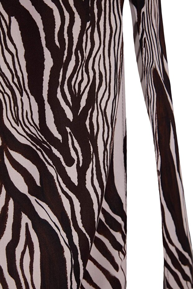Zebra Desenli Maxi Dokuma Yırtmaçlı Plaj Elbisesi TBESS22EL0731 - 5