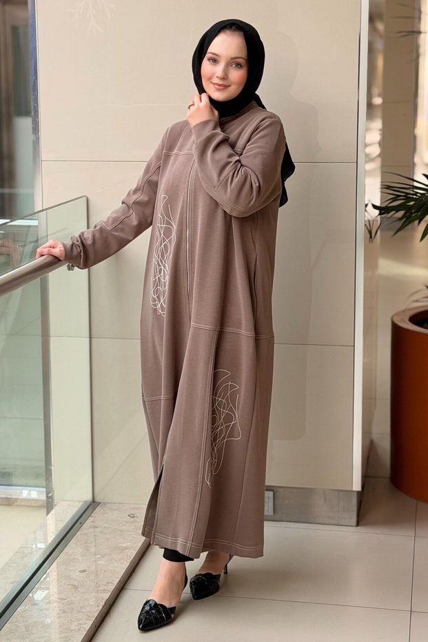 Random Pattern Sportswear with Front Seam and Full Length Zipper