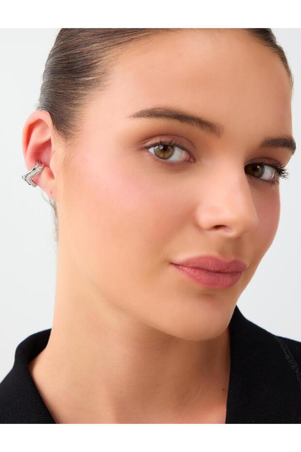Silver Color Stone Detailed V-Shaped Cartilage Earring