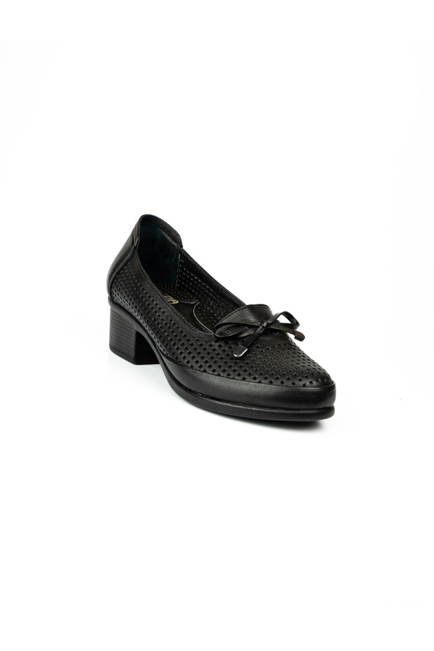 70 - 1 Black Leather Low Heeled Casual Women's Shoes