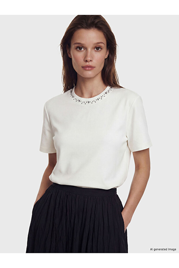 Esvab • Modern & Distinctive Zero Roba Collar Stone Embellished Women's T-Shirt