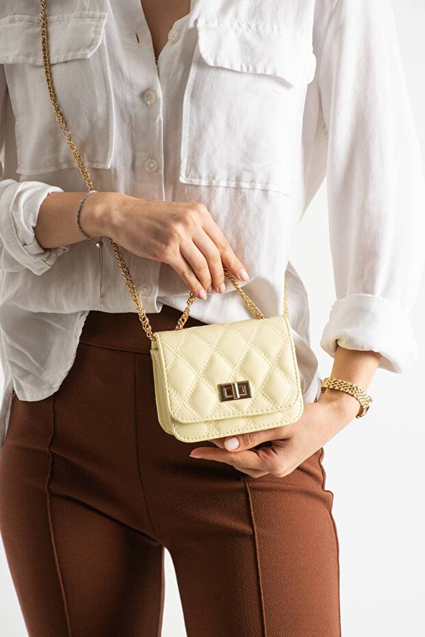 Stylish Small Women's Crossbody Bag - with Chain Strap and Quilted Pattern
