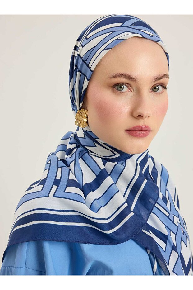 وشاح ناعم منقوش بخطوط باللون الأزرق الداكن - - 2