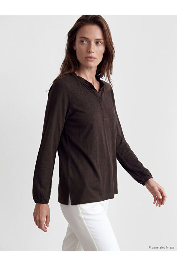 Croc Collar Embroidered Blouse