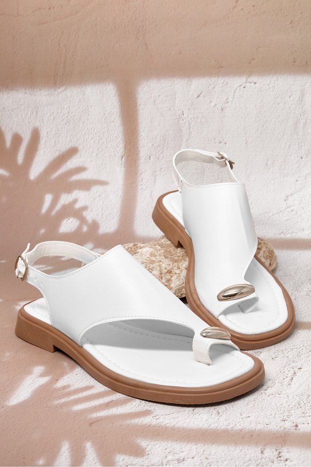 Women's White Comfortable Fit Flip-Flop Sandals with Detailed Buckle