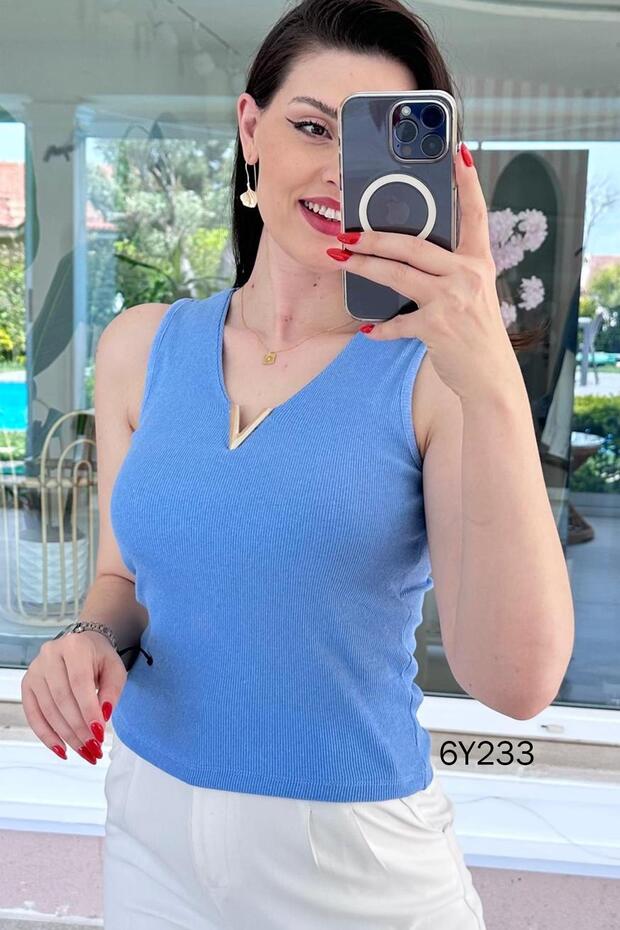 قميص داخلي قصير بمشبك على شكل حرف V 6y233