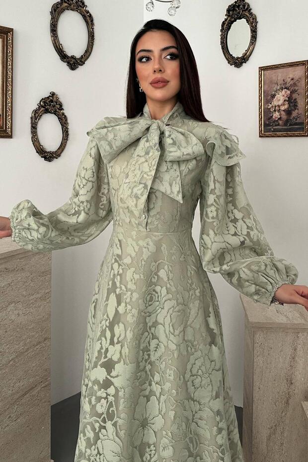 Rochie cu detaliu eșarfă la guler - 2