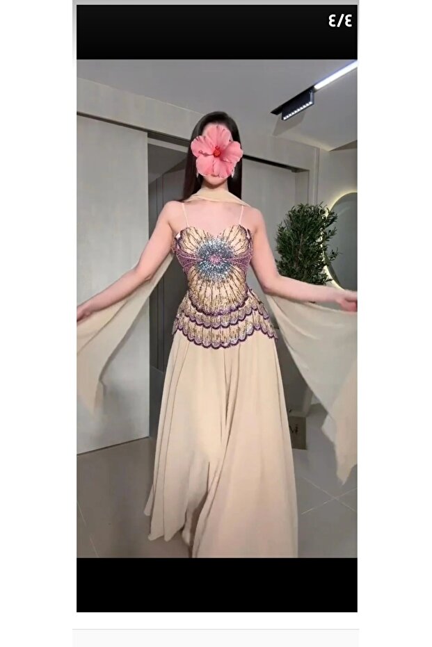 فستان سهرة من شيفون الانسيابي
