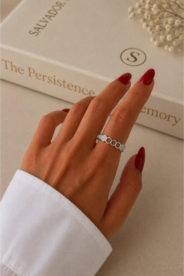 Xuping White Color Steel Honeycomb Pattern Women's Ring
