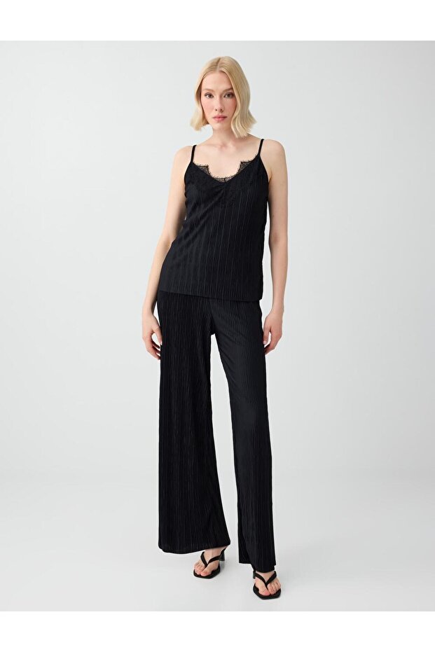 Black Wide-Legged Pleated Knitted Trousers