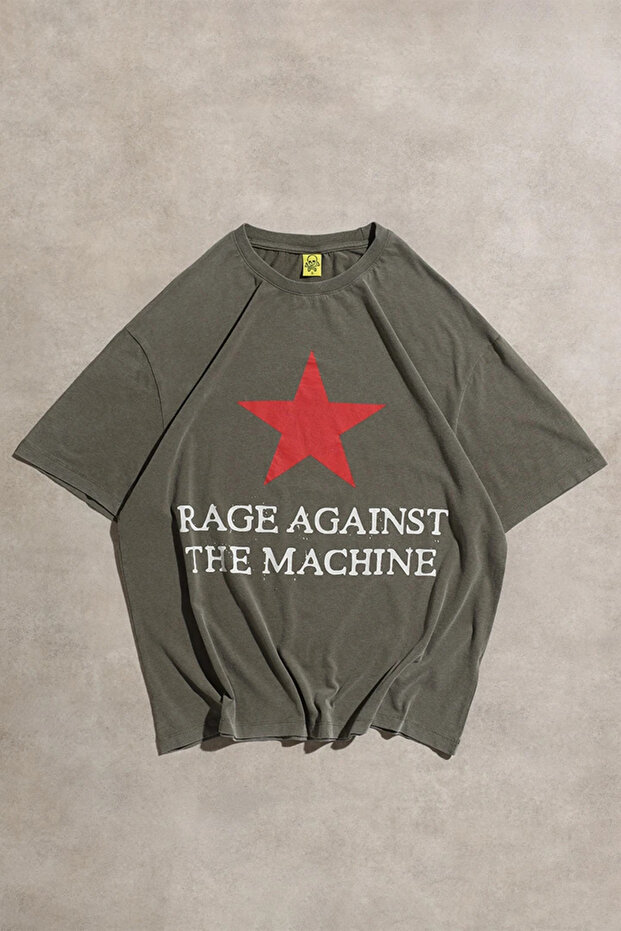 تي شيرت Rage Against The Machine كبير الحجم للجنسين باللون الكاكي بأكمام قصيرة