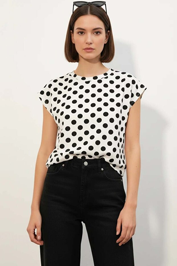 Women's Round Neck Short Sleeve Polka Dot White Blouse