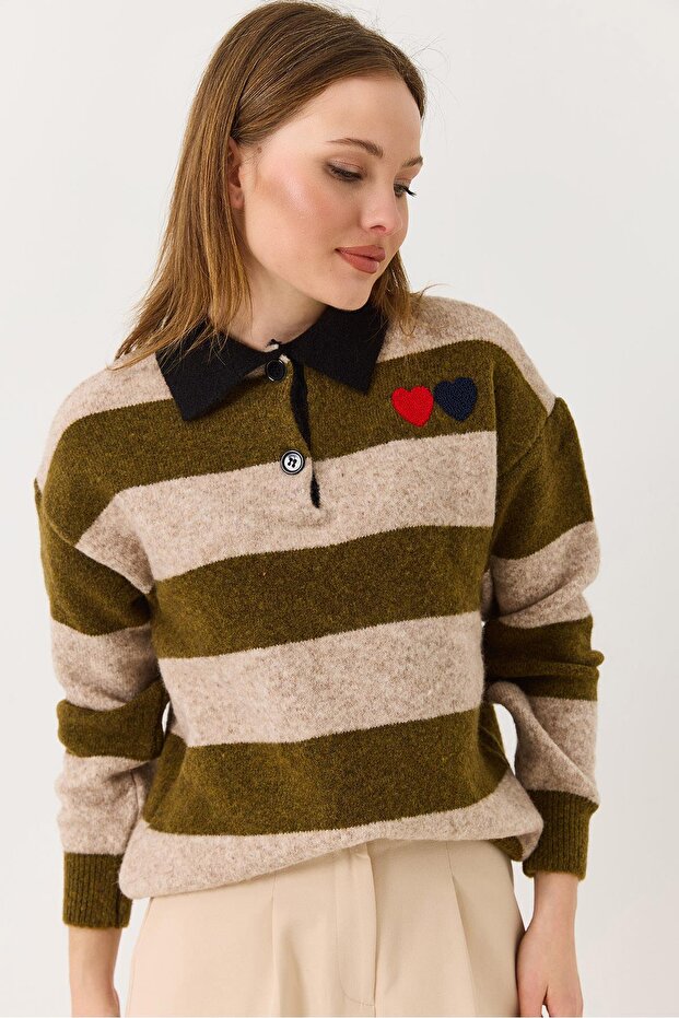Heart embroidered striped collar sweater khaki