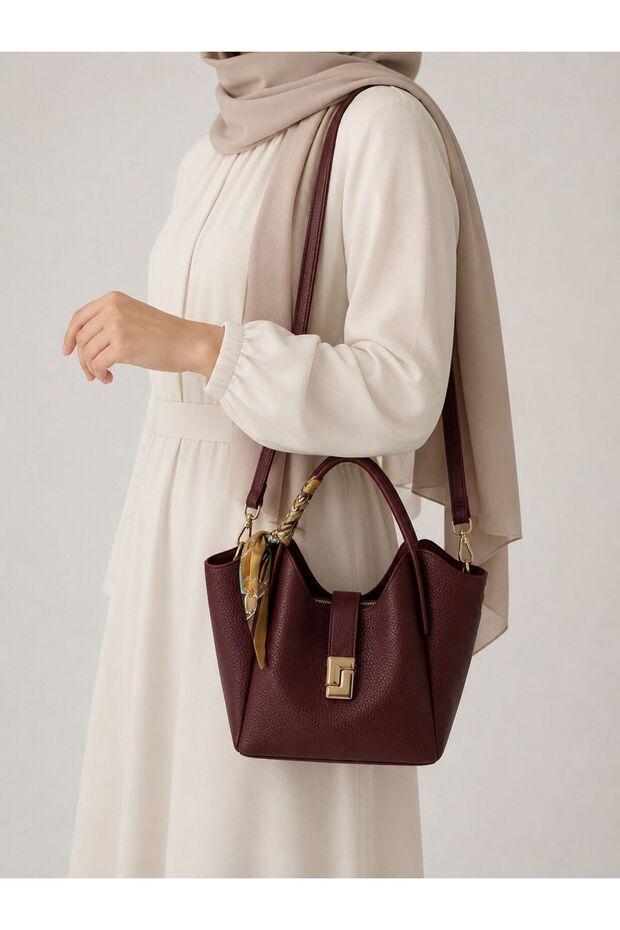 2030 Stylish Hand and Shoulder Bag