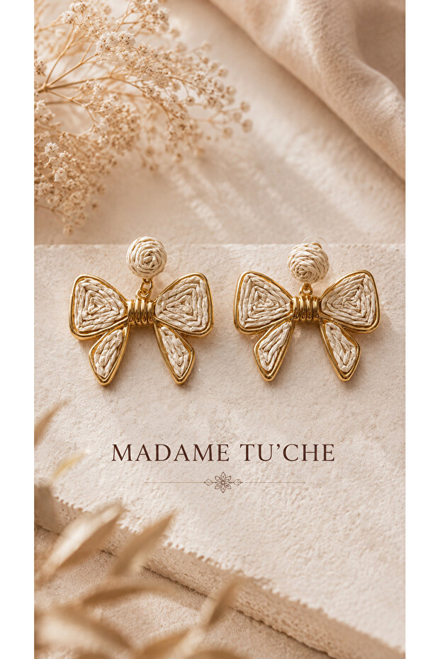 أقراط MADAME TU’CHE بفيونكة من القش 🎀