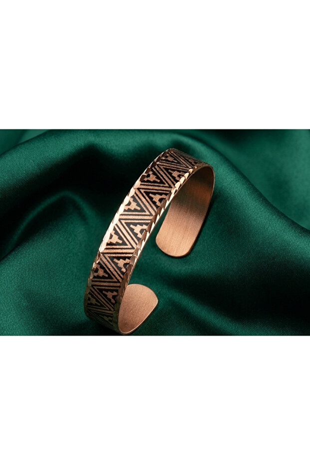 New Series Copper Triangle Geometric Pattern Adjustable Clamp Bracelet