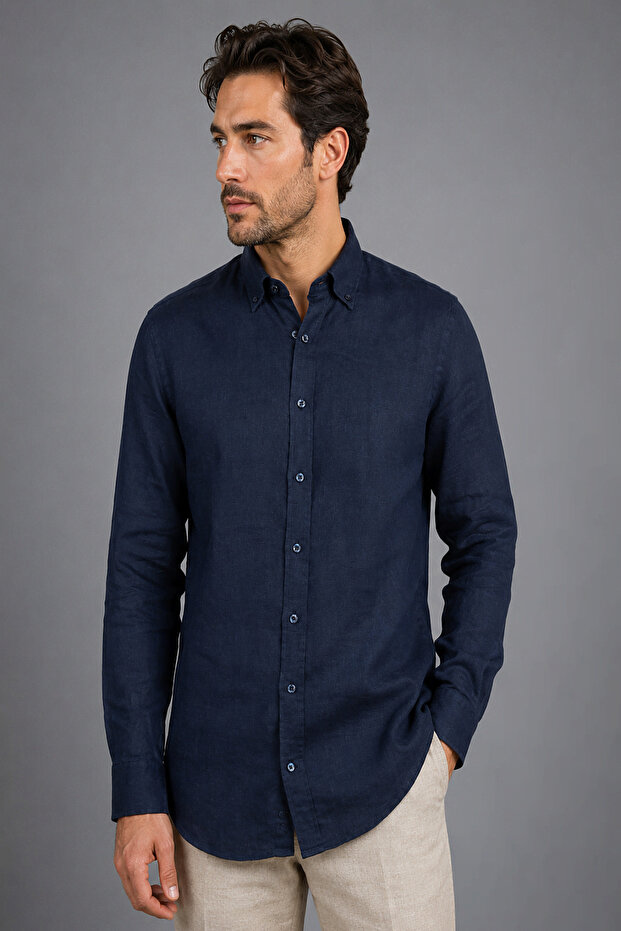 قميص كتان بقصة عادية باللون الأزرق الداكن
