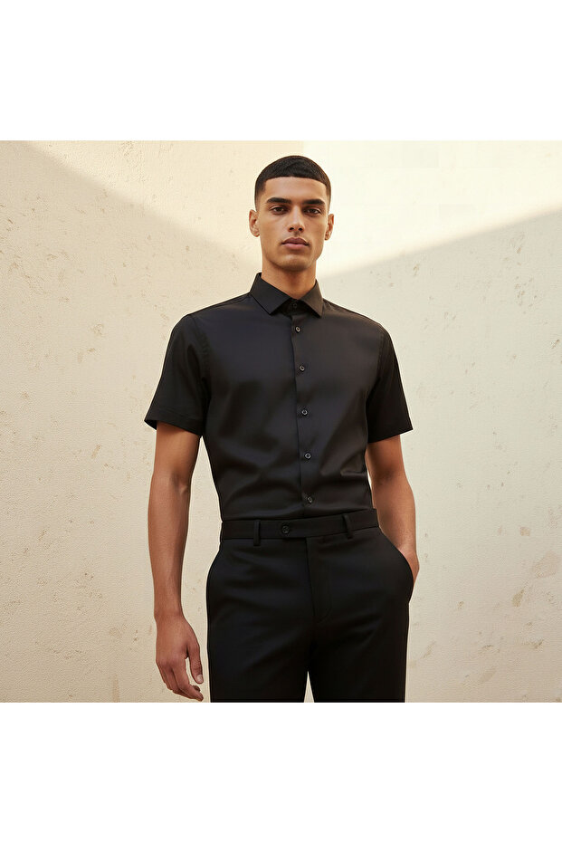 Men Slim Fit Collared Short Sleeve Shirt