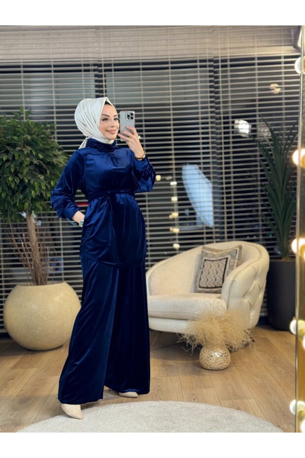 8434 بدلة ياقة مخملية باللون الأزرق الداكن