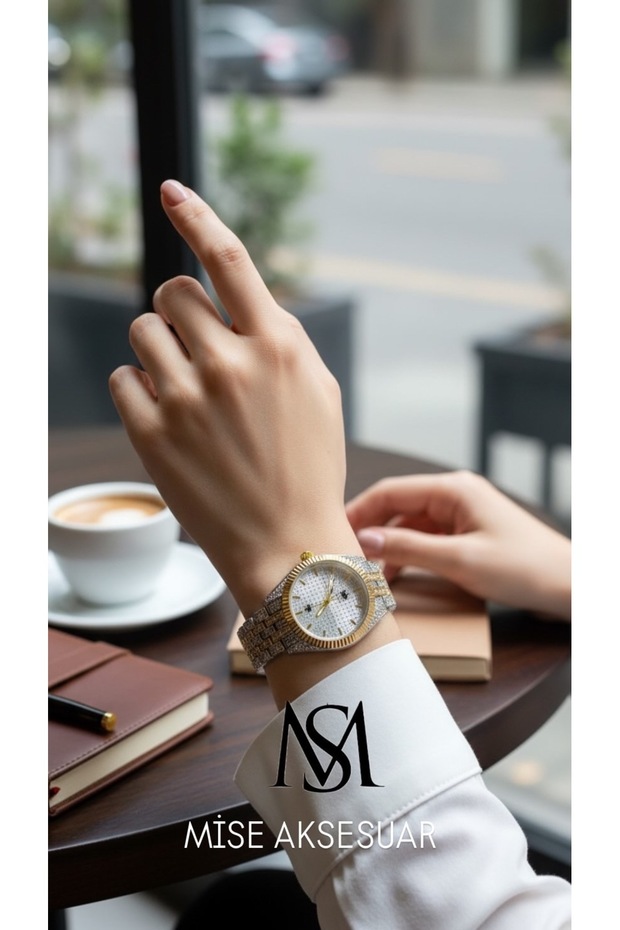 Gold and Silver Color Interior White Stone Elegant Wristwatch Does Not Tarnish