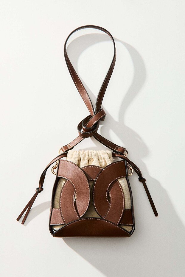 Crossbody bucket bag