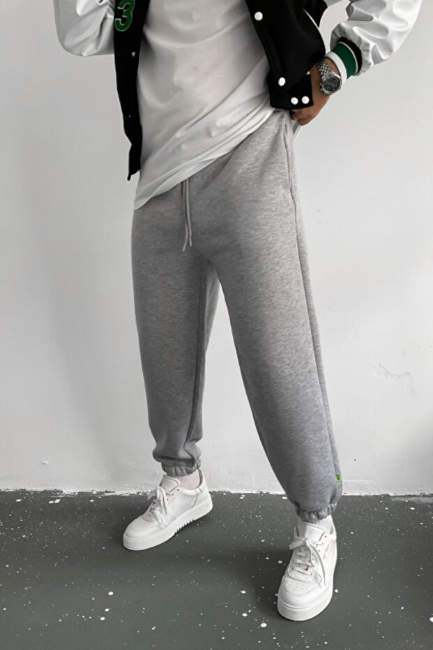 Baggy Cut Sweatpants with Elastic Cuffs for Winter
