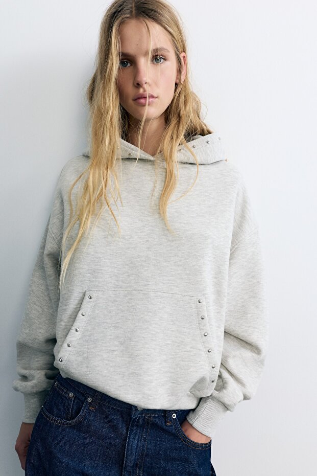 Zımba detaylı kapüşonlu sweatshirt