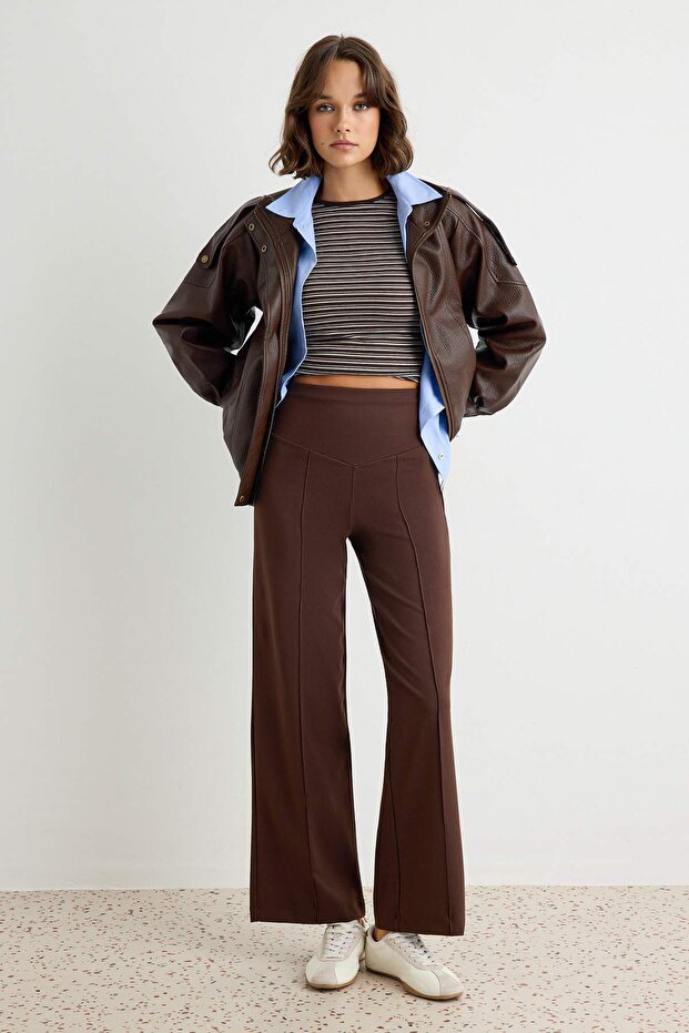 Kahverengi Düz Straight Normal Bel Boru Paça Soft/Yumuşak Dokunuşlu Örme Pantolon TWOSS26PL00196
