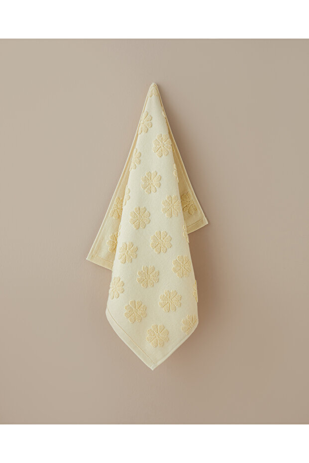 Calm Daisy Cotton Face Towel 50X80 cm Yellow
