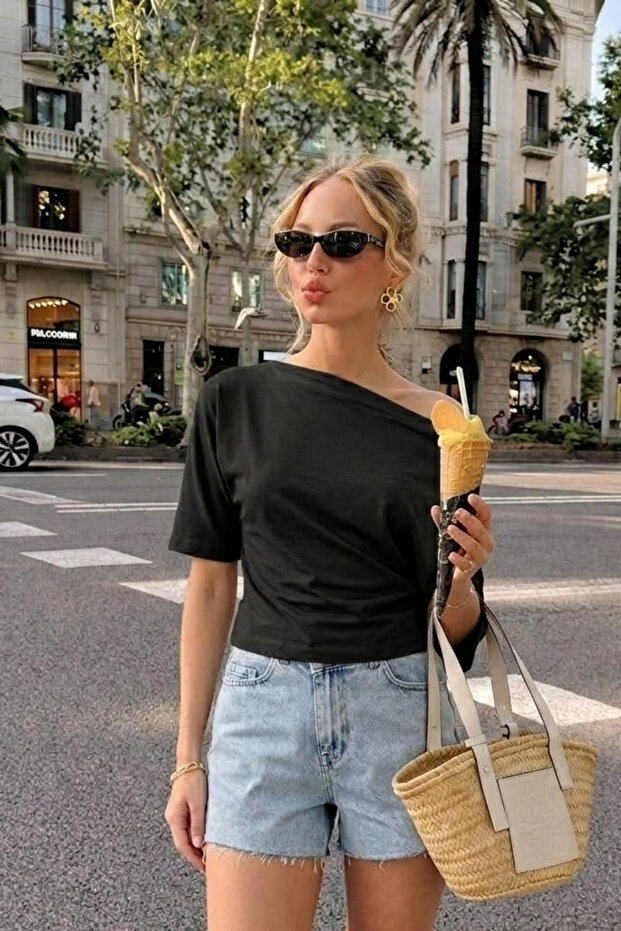 تي شيرت أسود أساسي مكشوف الكتفين للنساء