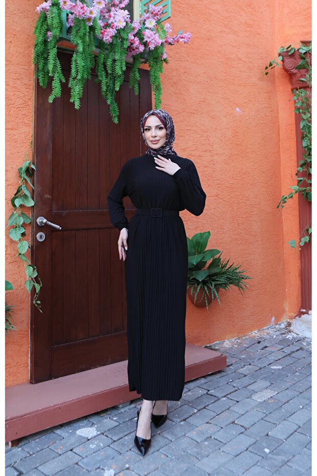 Complete Long Dress with Pleats and Belt
