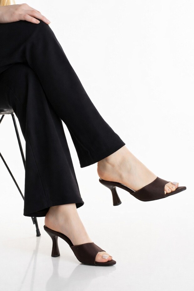 Brown Satin Single Strap Special Production Thick Heeled Slippers Seferi̇-F